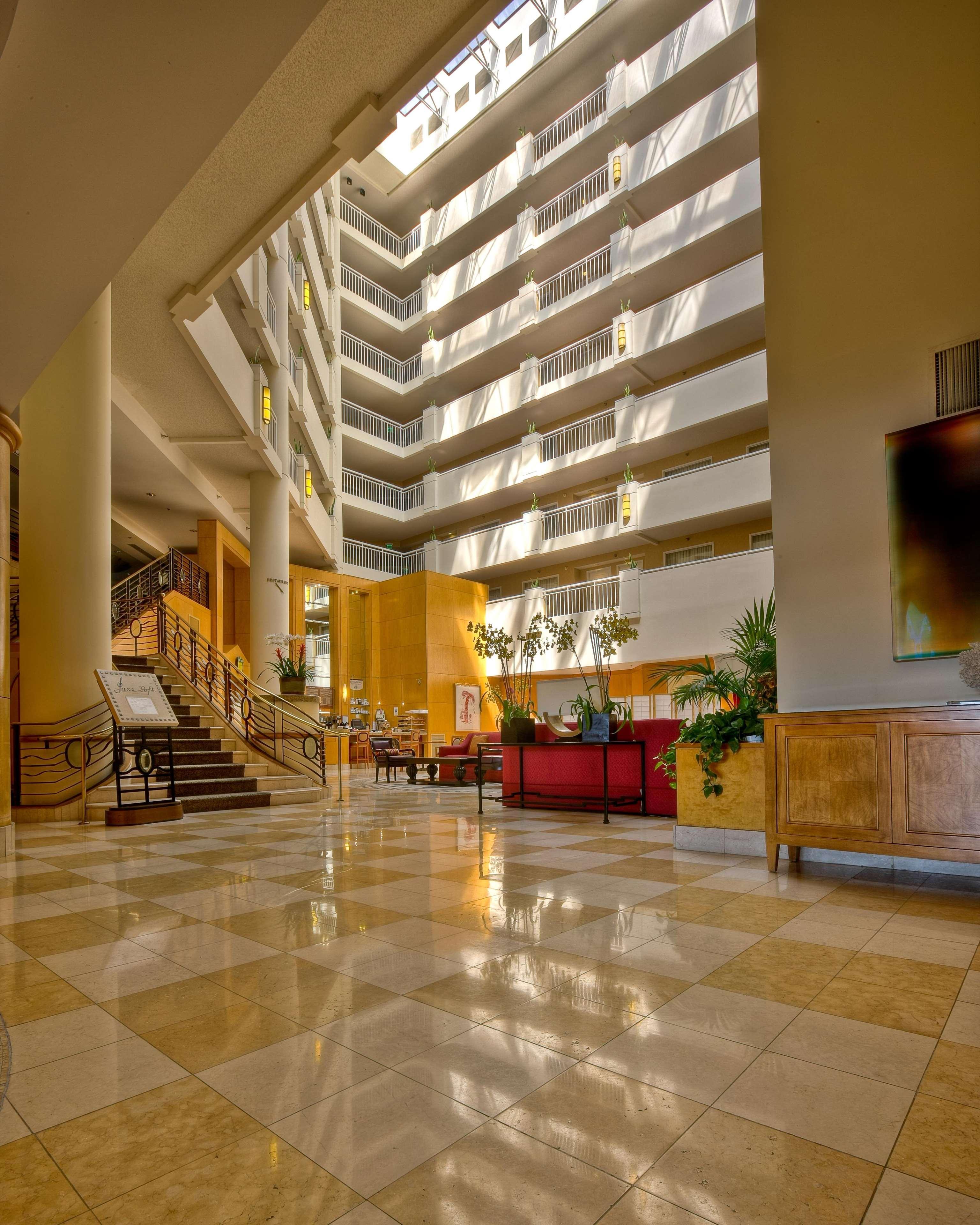 Отель Hilton Santa Monica Лос-Анджелес Экстерьер фото